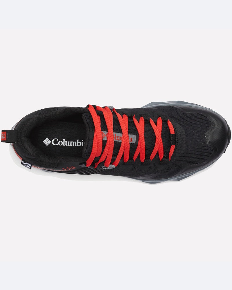 מבט מלמעלה על נעל ספורט שחורה מדגם Facet 75 Outdry של ColumbiaIL, עם שרוכים אדומים, נגיעות אפורות ולוגו ColumbiaIL המופיע על רפידת הנעל ותווית הצד.
